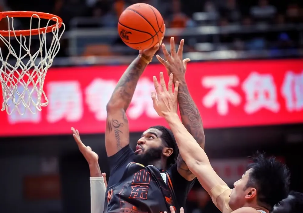 赛后里昂绝杀压哨赛后新疆广汇队长鼓劲，冲刺阶段利物浦更衣室发声瞬间刷屏的简单介绍