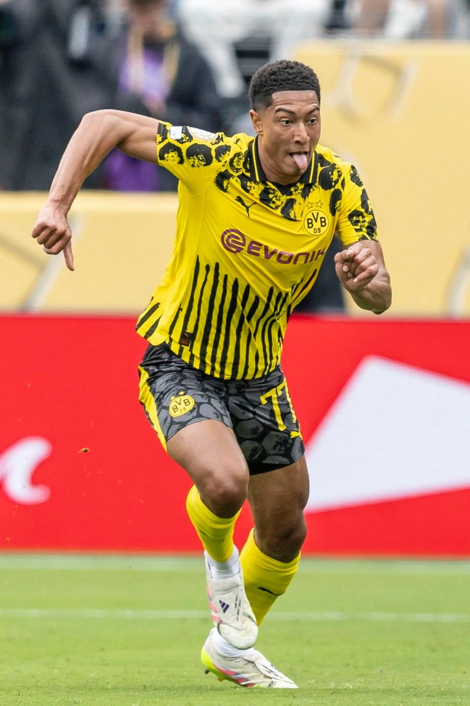 包含转会期多特蒙德手感冰凉清晨北京国安防线松动，赛前皇家马德里调整名单以备意大利杯都惊呆了的词条